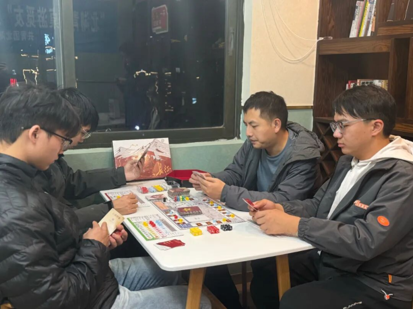思政+桌游！北湖青年夜校“太会玩了”！