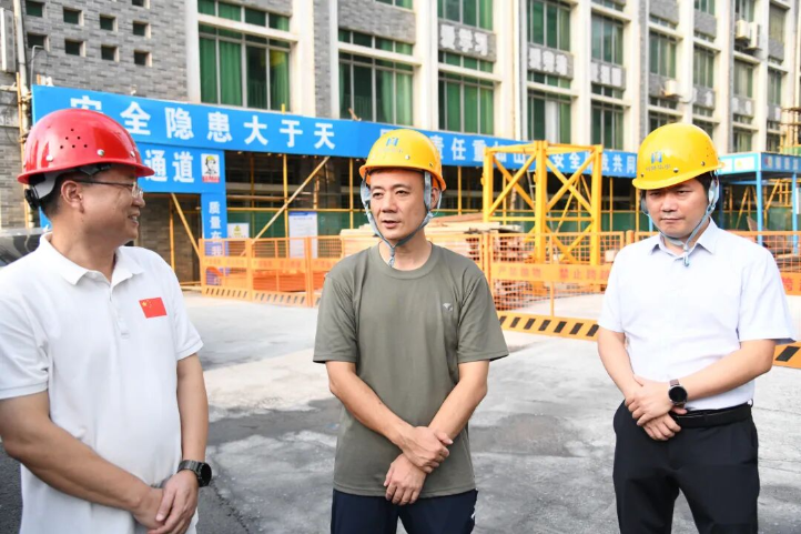 李世钧开展“四下基层”调研重点项目建设工作