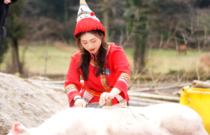 藏不住了！昨天超400网友到北湖瑶乡吃刨猪汤！