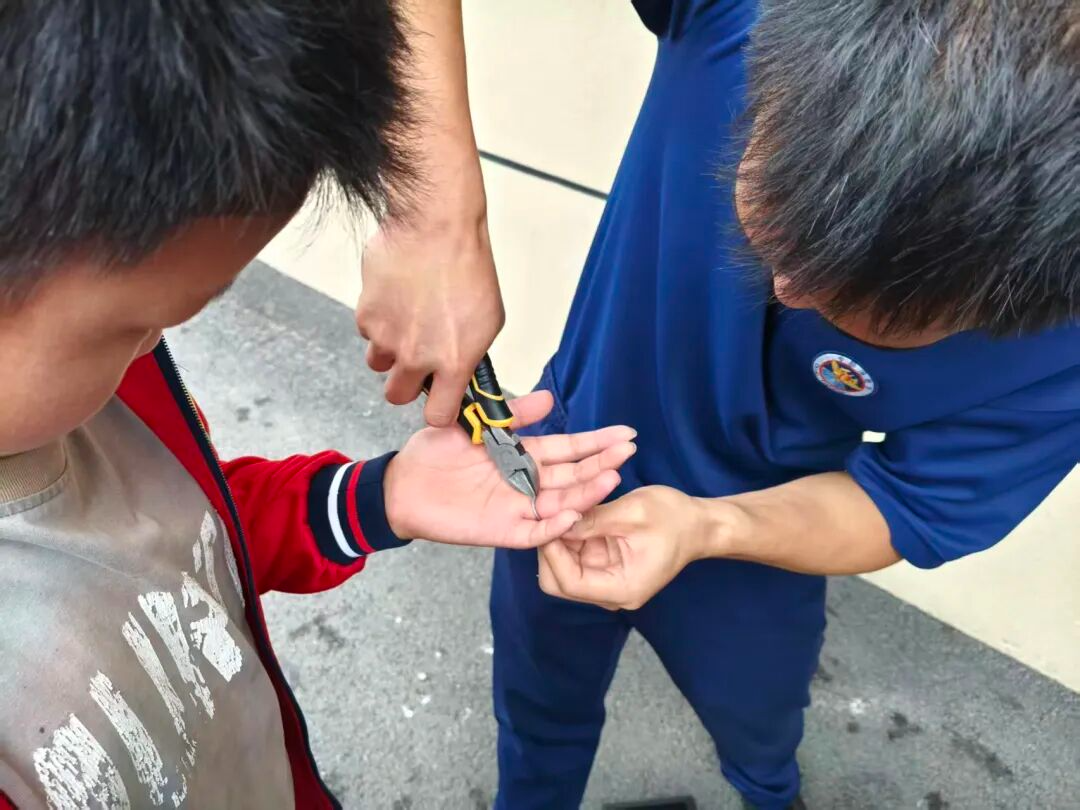 戒指卡手获救！北湖学子写信致谢消防员