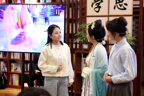 昨晚，“苏仙岭下读好书”与“时尚之都 青春北湖”撞个满怀