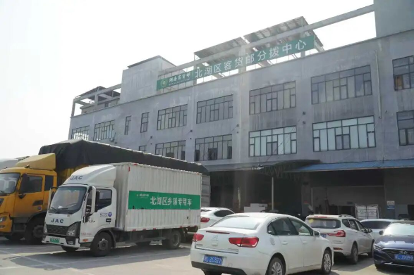 进一步全面深化改革 | 公交变身快递车、无人配送车……北湖区“客货邮”获赞