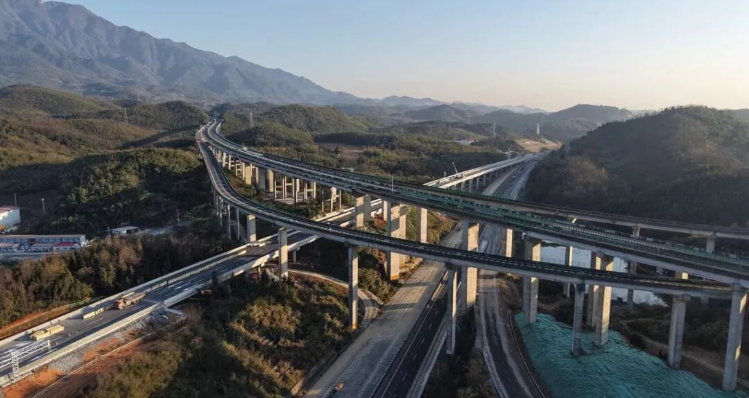 预计3月中旬起，京港澳高速耒宜段南往北方向封闭施工