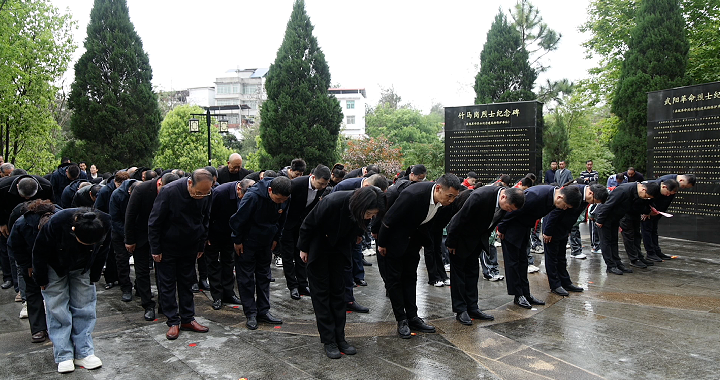 “外公，你交给我的任务我已经完成了！”