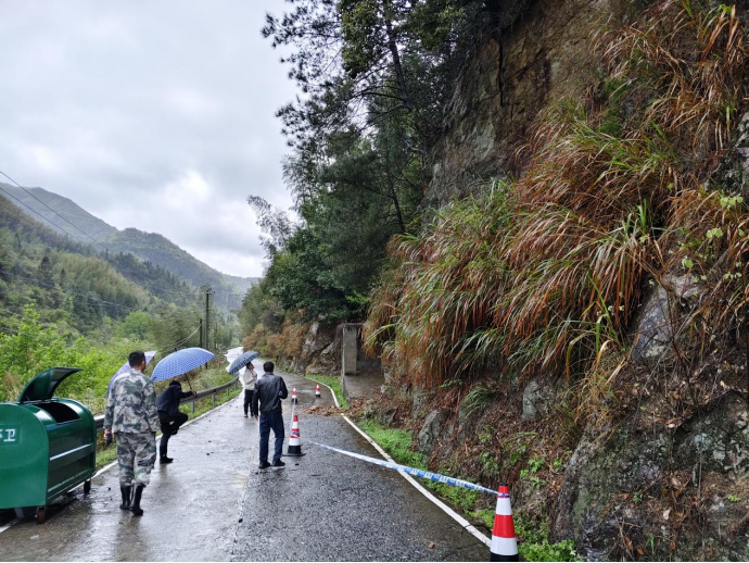 山体开裂！仰天湖瑶族乡快速处置险情