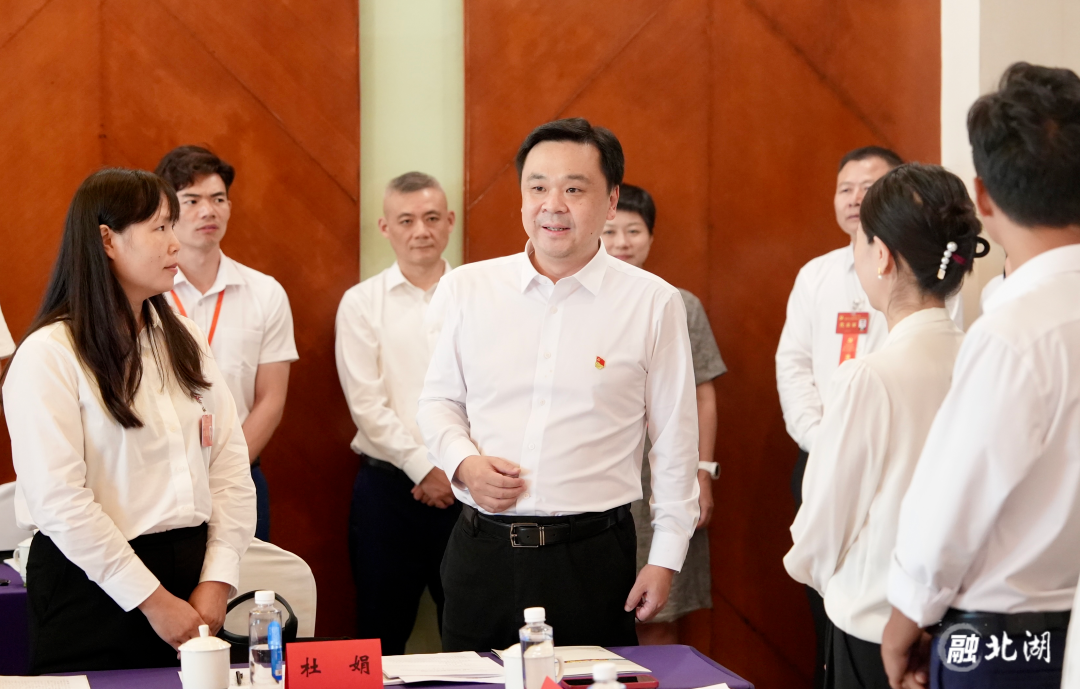 聚焦党代会｜区第七次党代会主席团常务委员会委员看望与会代表