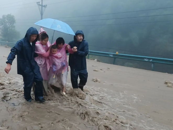 西南山区普降暴雨！北湖区快速响应，妥善转移安置群众