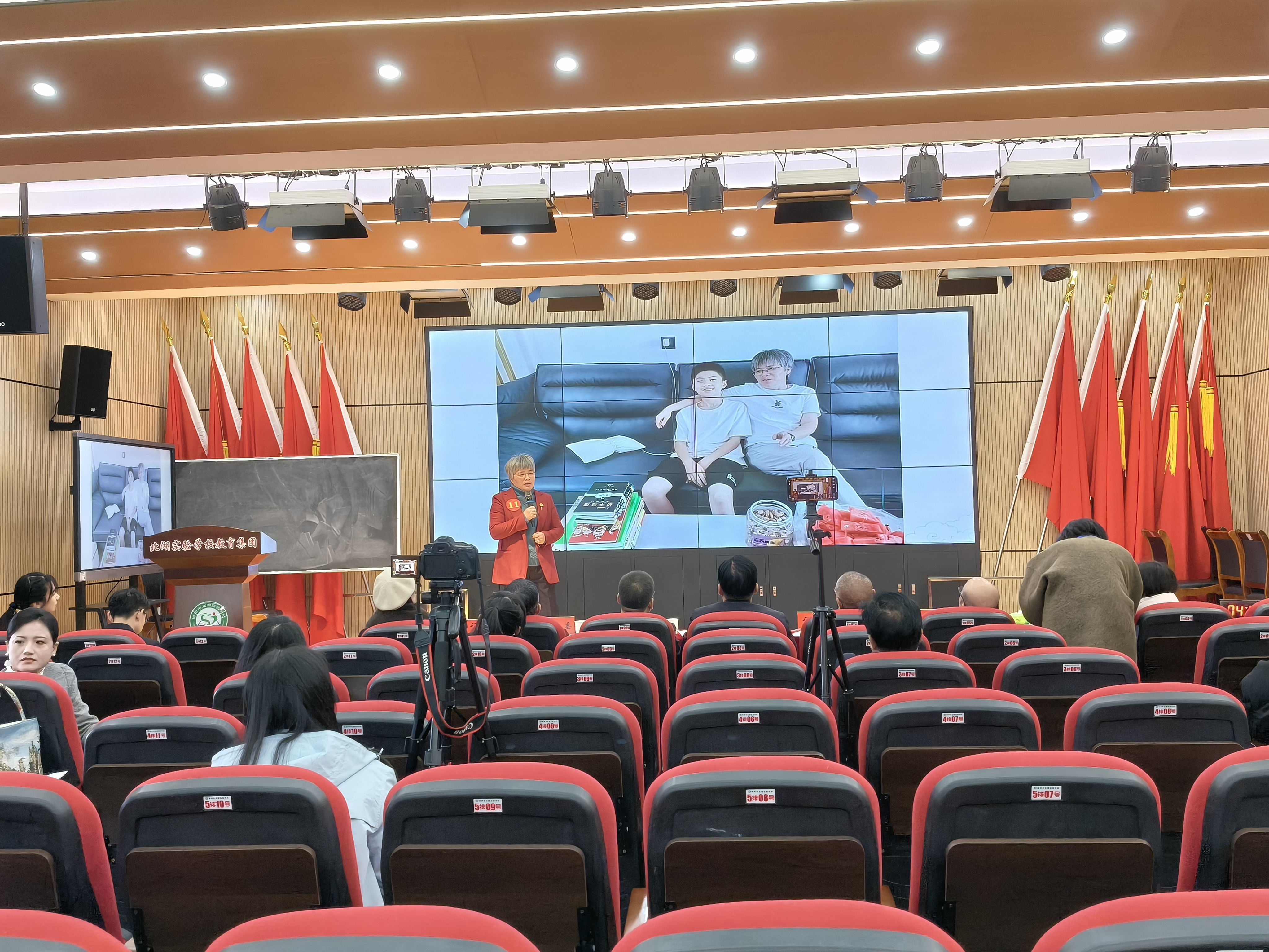 实验学校.jpg 实验学校.jpg