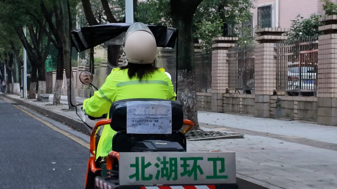 节日坚守︱晨昏相伴 洁守山河