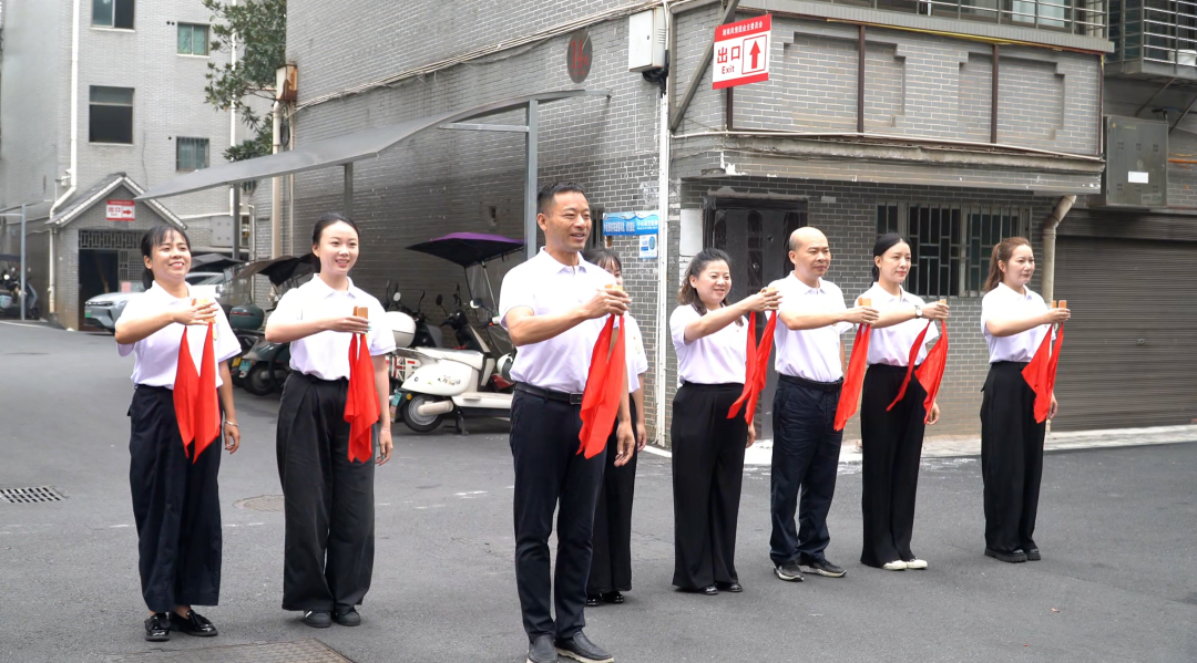 板凳一摆，宣讲开讲！北湖把市区党代会精神送到家门口