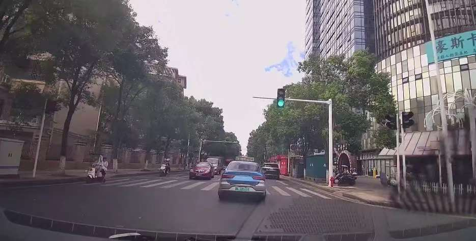 郴州市城区一路段绿波带启用