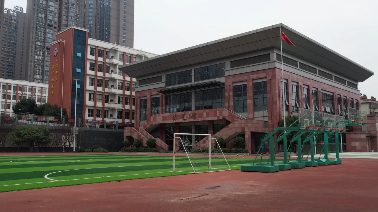 “徽”光如炬 | 东湾小学：党建扎根课堂 红色浸润童心
