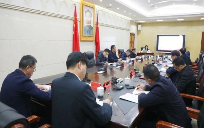 区委理论学习中心组举行2025年第十六次集中学习