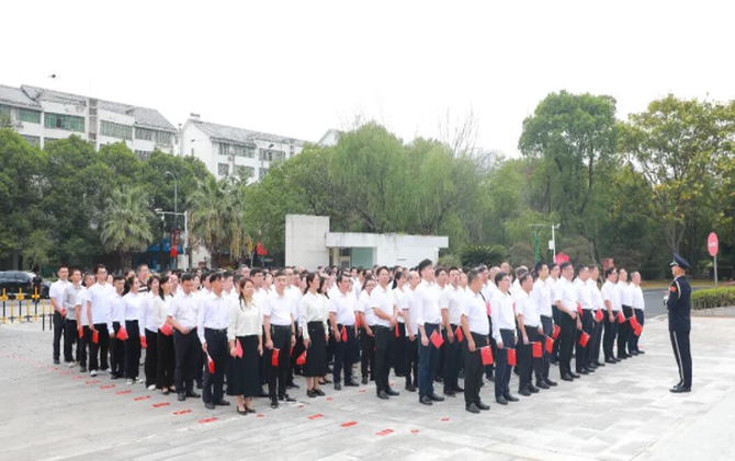 红旗飘扬迎国庆 南岳区举行升国旗仪式