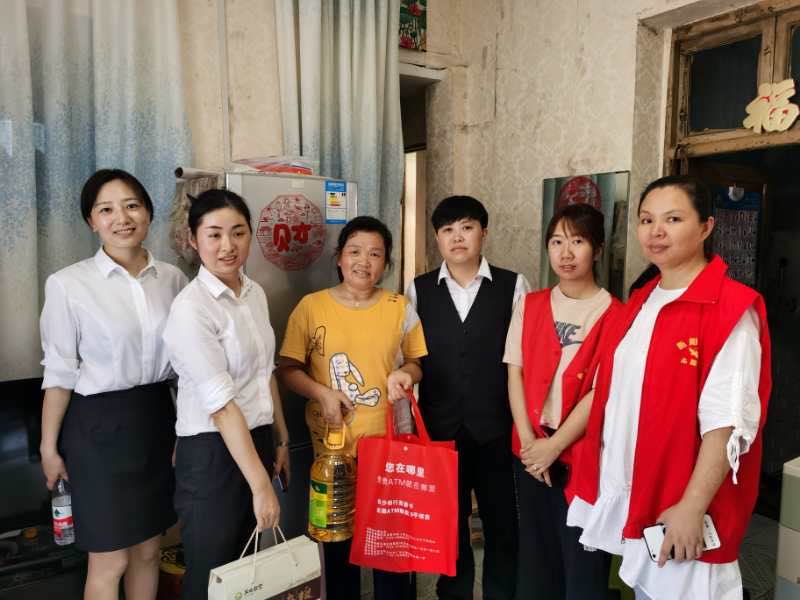2020年6月22日，葵花里社区开展走访慰问困难群众活动.jpg