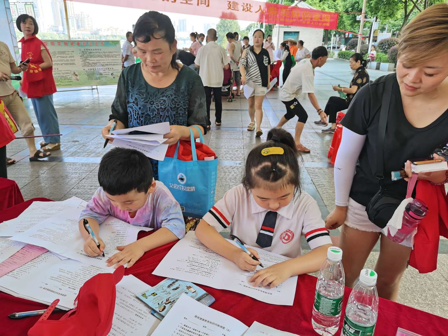 2020年7月29日，广东路街道新时代文明实践所开展控烟及健康知识科普宣传与行为倡导活动3.jpg
