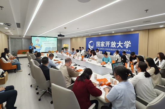 袁国宏在国家开放大学总部分享创业经验。图为分享会现场.jpg