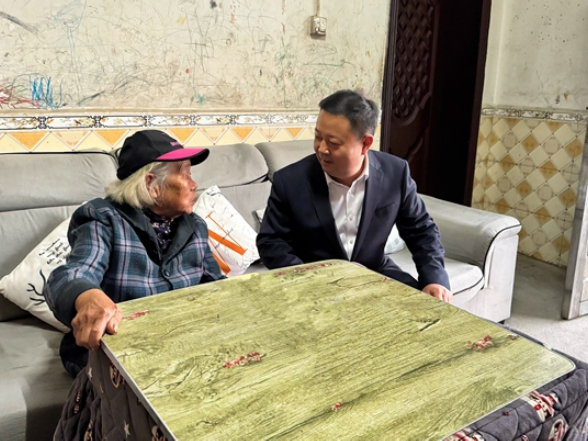 新春走基层 | 钟跃波开展春节慰问活动