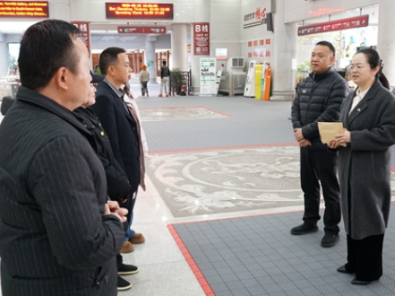 吴俞萍看望慰问景区一线工作人员