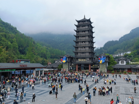 错峰赏春 张家界入境团队游、银发游持续火热