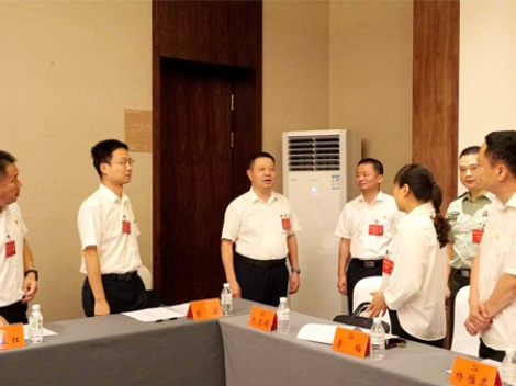 【聚焦党代会】钟跃波带队到各代表团看望党代会代表
