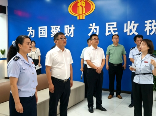 武陵源区政协开展“政协委员走进区税务局”民主监督活动