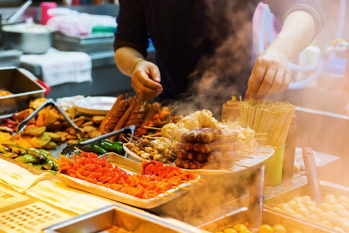 人准备食物的特写_副本.jpg