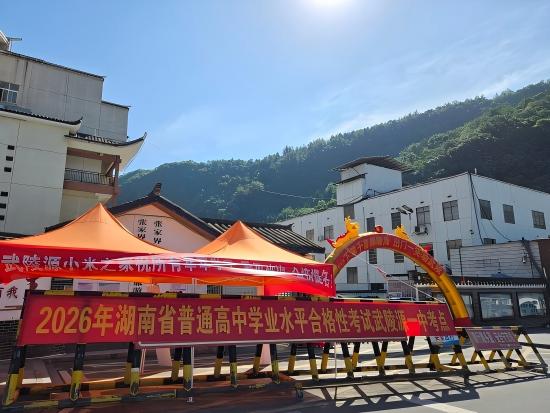 校门口.jpg 校门口.jpg