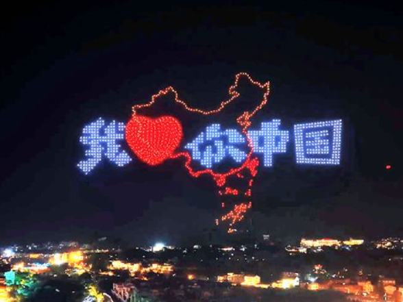 武陵源区千架无人机常态化表演拉动夜游经济新引擎