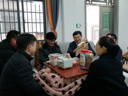 秦进廷带队到锣鼓塔街道开展春节走访慰问