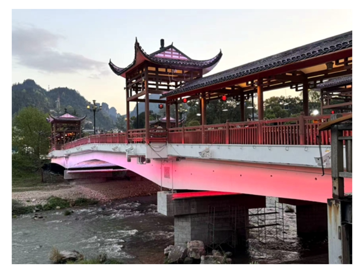 武陵源区宝峰桥灯光升级 再添夜游打卡新地标