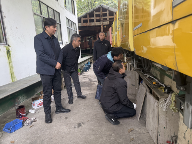 省特检院特种设备专家到张家界国家森林公园开展特种设备专项检查