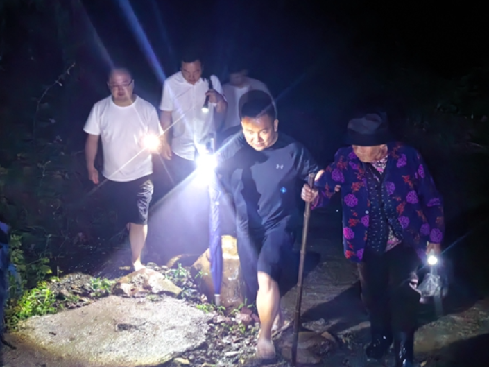 闻“汛”而动护民安 武陵源区全力做好防汛群众转移安置工作