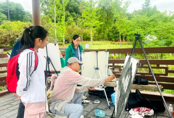 边旅行边绘画 张家界武陵源迎来大型美术采风团