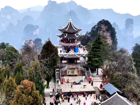 山水映年味 宠粉暖客心 “新春张家界·福满黄石寨”2026年送福活动举行