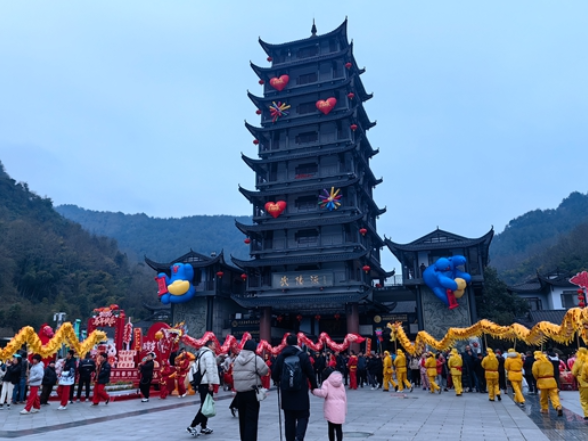 武陵源区春节旅游进入高峰 多彩活动笑迎八方客