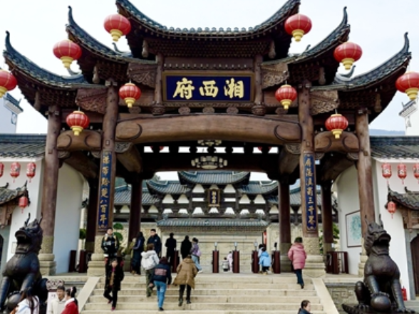 首日迎客近2000人！张家界武陵源再添文旅“爆款”