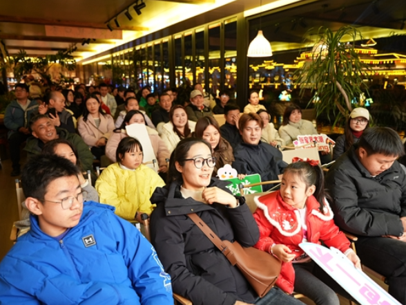 武陵源“张脱”脱口秀点亮新春文旅夜生活