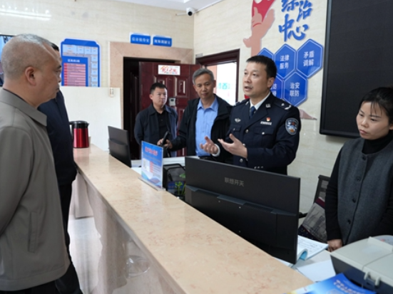 谭铁军调研武陵源区维护安全稳定工作