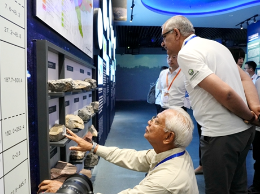 联合国教科文组织对张家界世界地质公园开展实地评估