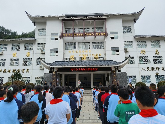 “铸牢中华民族共同体意识”专题讲座.jpg