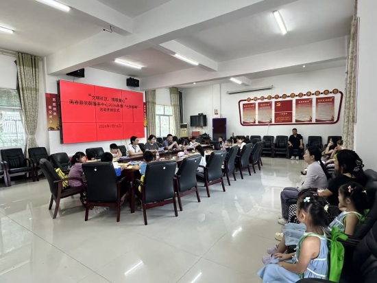 宝峰路社区联动团区委开设“七彩假期”暑期公益课堂.jpg