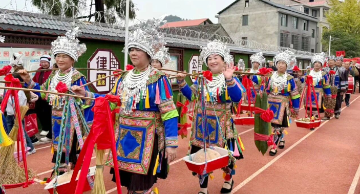 硕果盈枝庆丰收 乡村振兴谱新篇