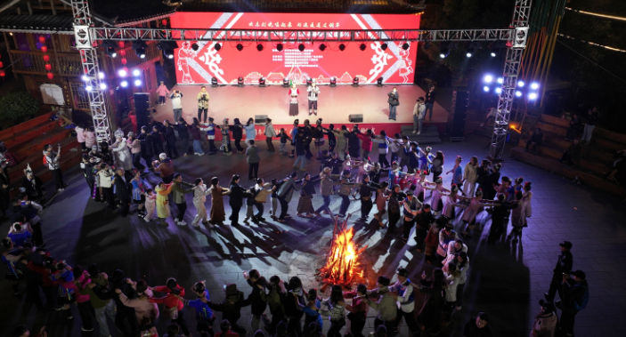 欢乐村晚唱起来 好运通道过侗年