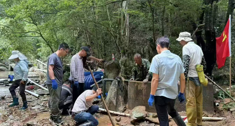 坪坦乡：党员带头生产自救 重现家园“美丽容颜”
