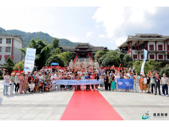 “京昆古驿道 智驾雪峰山”百城万车自驾游宣传推介活动走进通道
