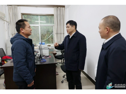 覃歇民到部分县直单位走访调研