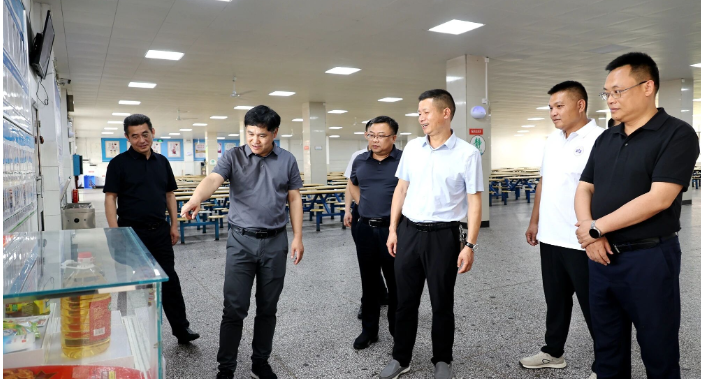 覃歇民带队督导检查高考准备工作