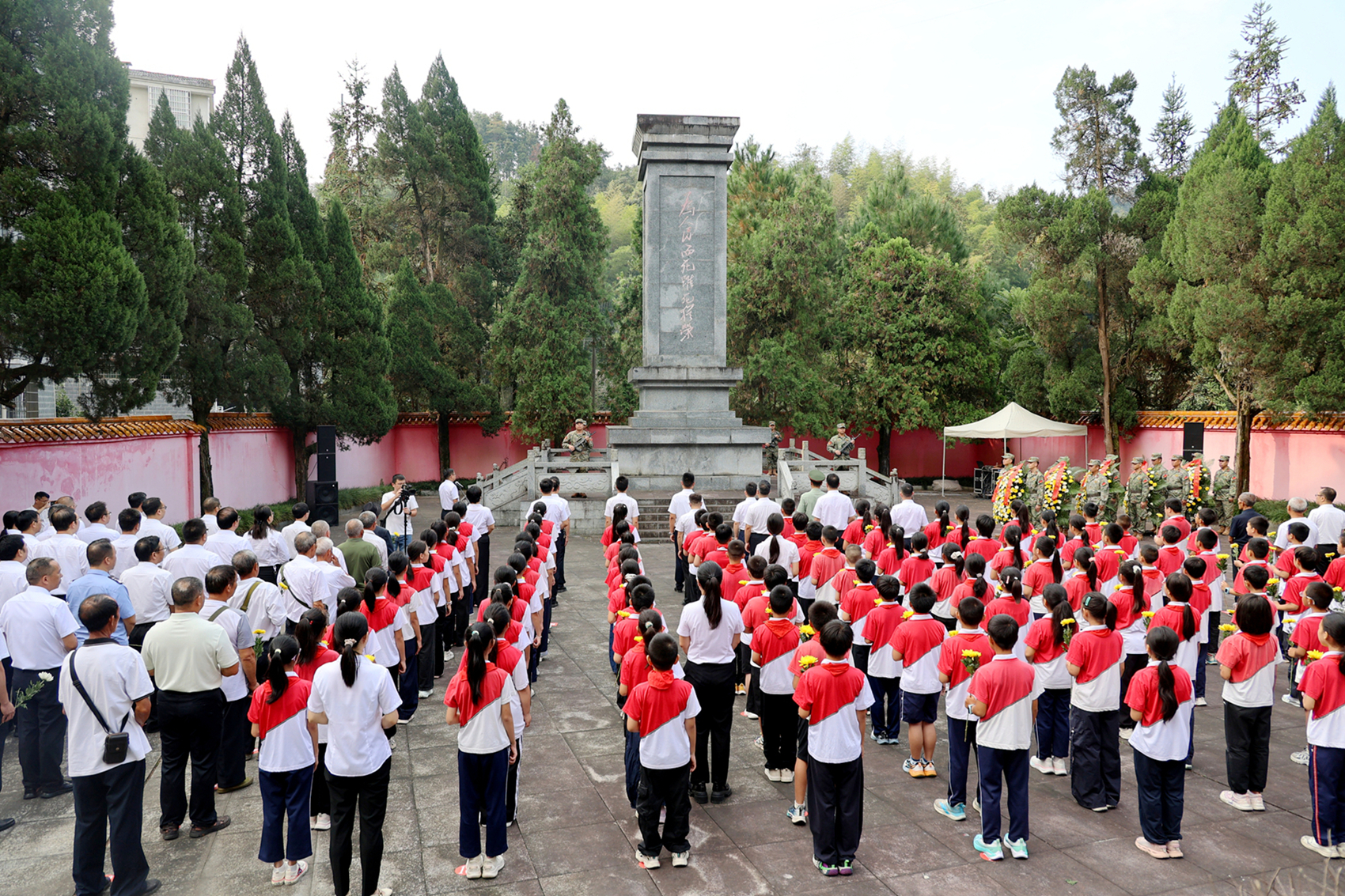 缅怀革命先烈 赓续红色血脉 | 通道举行2026年烈士纪念日活动