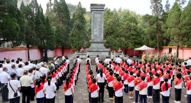 缅怀革命先烈 赓续红色血脉 | 通道举行2026年烈士纪念日活动